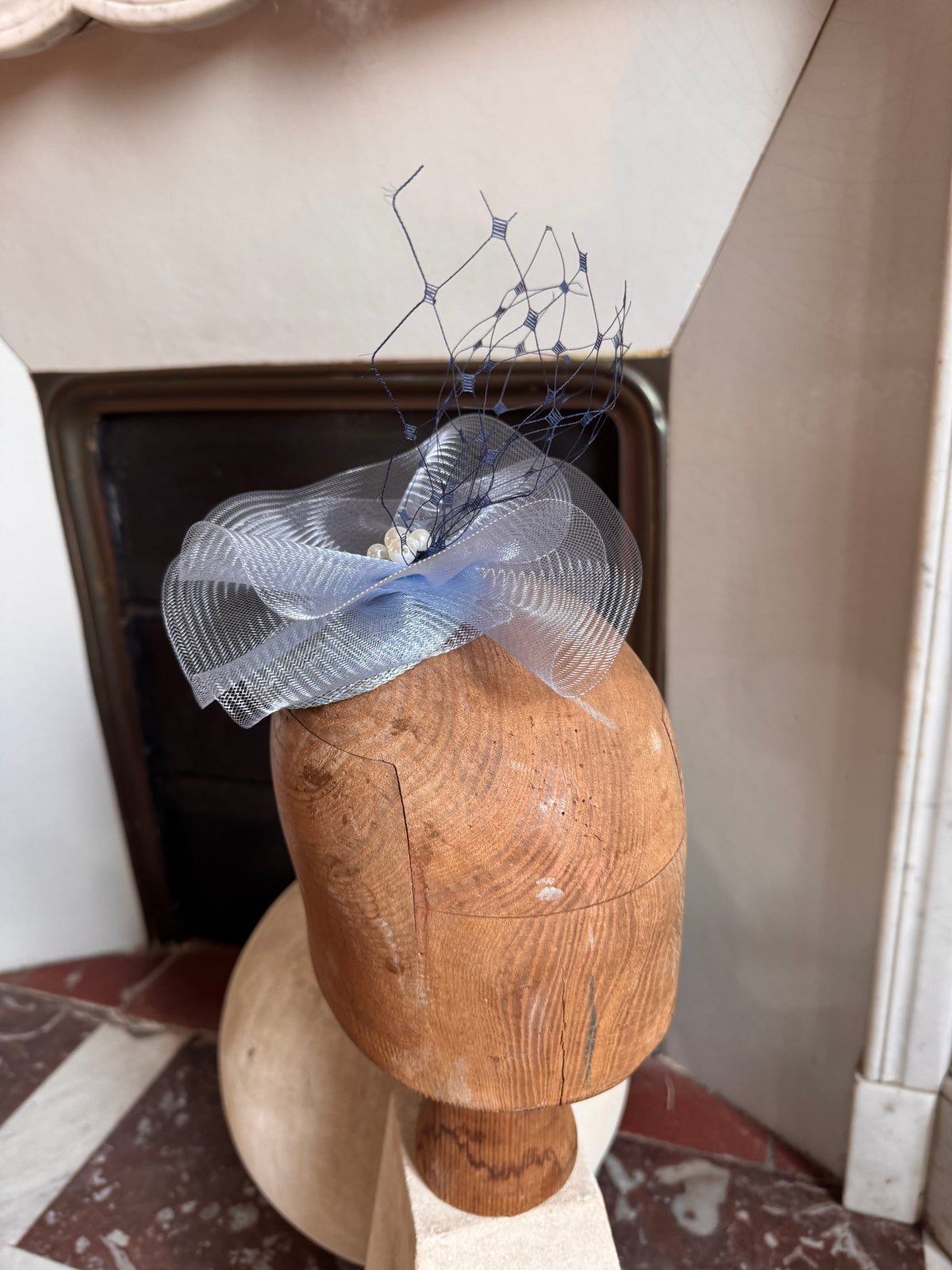 Bibi bleu pastel avec perles et voilette