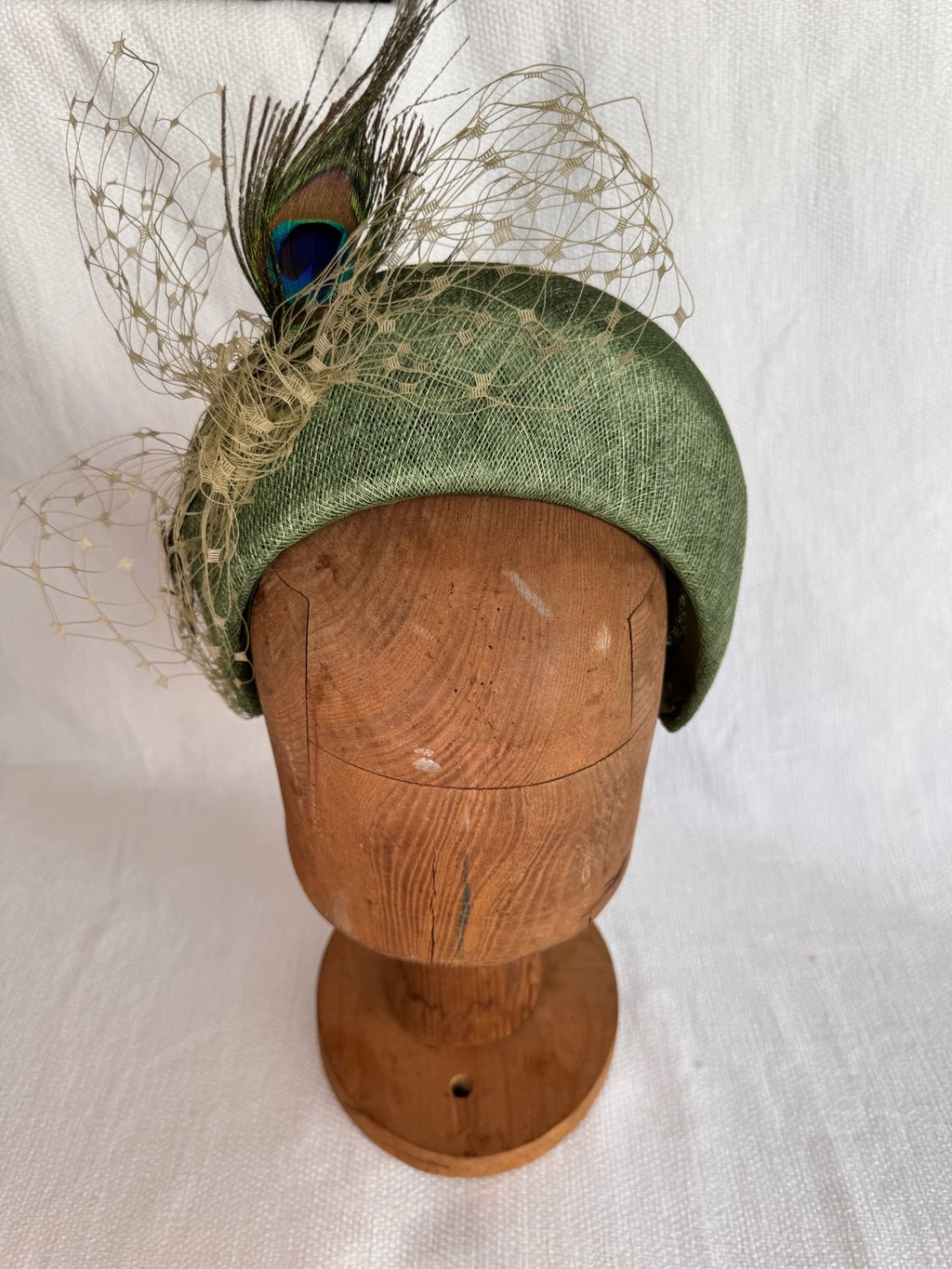 Serre-tête mariage - noeud en voilage et plume de paon - vert