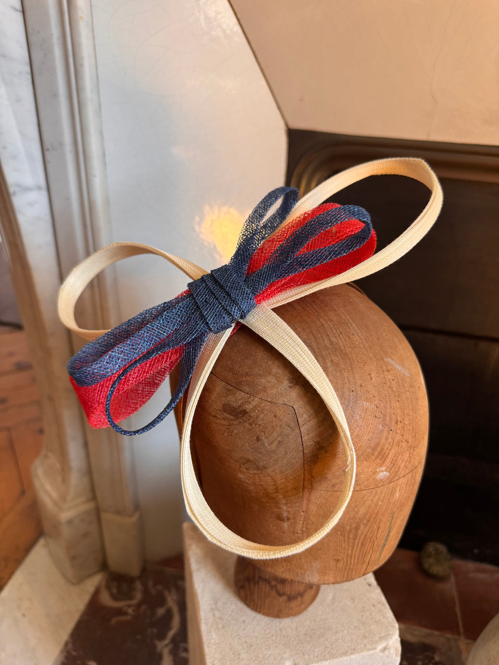 Bibi marine et rouge